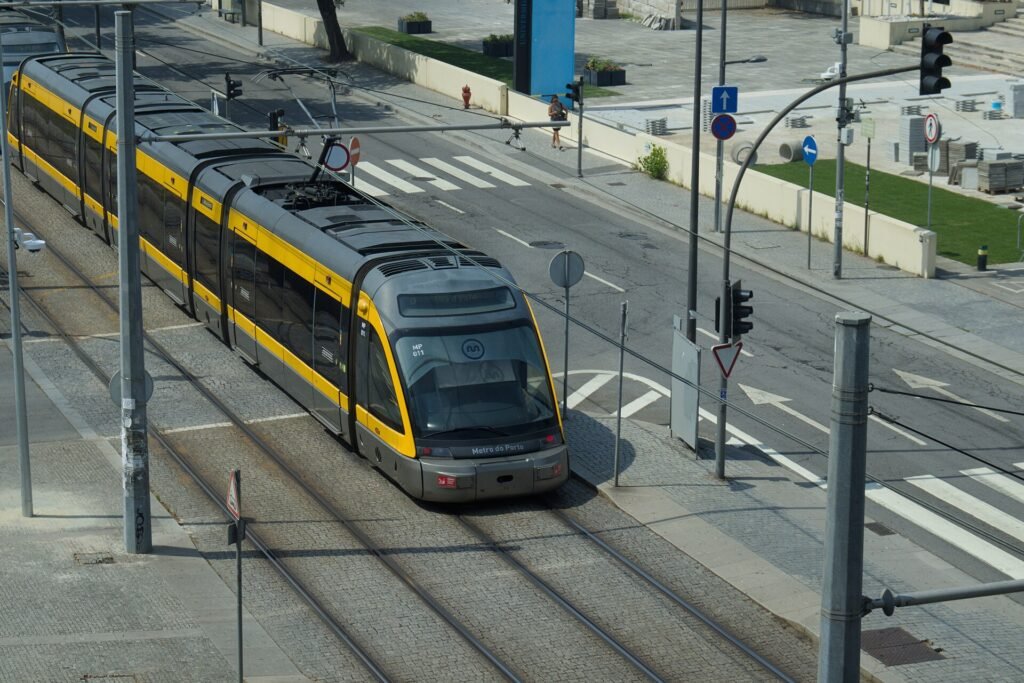 Autocarro, metro, e o caminho para a escola