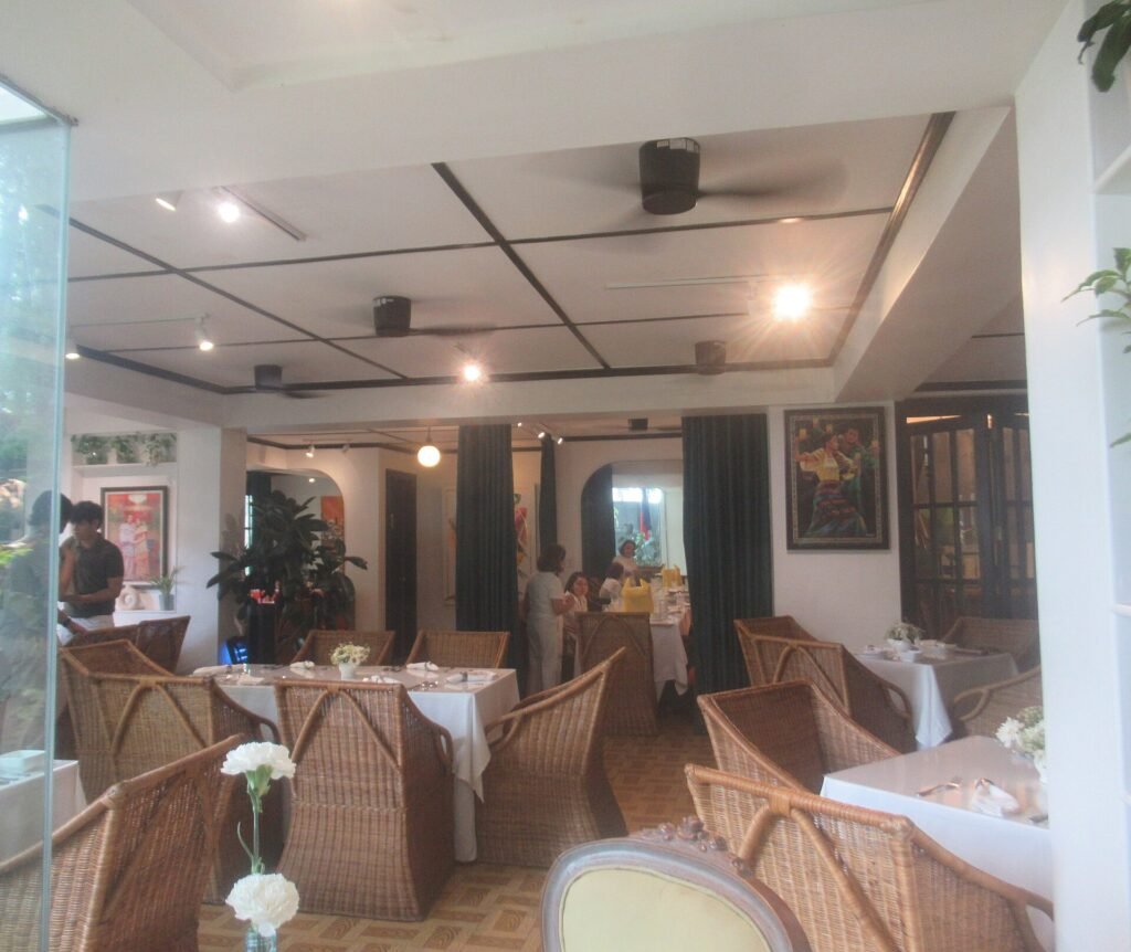 Mesa de jantar AREA Store com tampo em betão