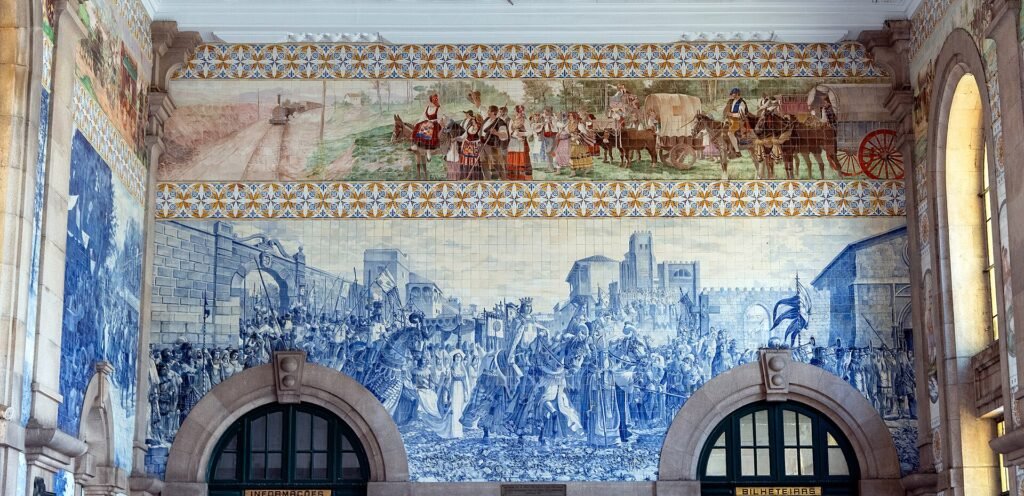 São Bento tiles before your train